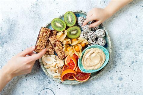 Seyahatlerde Taşınabilir Yüksek Proteinli Atıştırmalık Seçenekleri